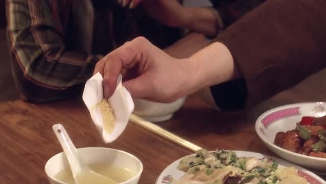 黑狱断肠歌2张耀祖在饭菜下药姐姐阻止不了只能眼睁睁看着