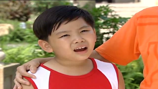 不想长大:大牛父子俩去吃大餐,点点却只能回家吃蛋糕,苦逼了