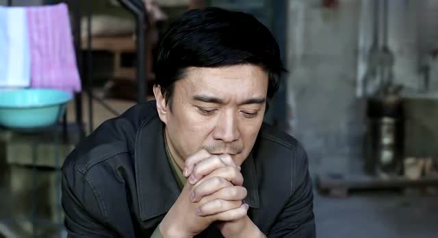 冯来宝坏事做尽,此人竟是小草的亲弟弟,小草得知晕倒在地上!