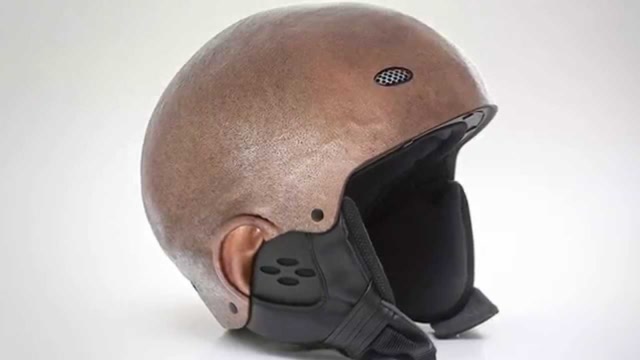 牛人发明"光头"头盔,奇葩造型太雷人,走路掉下来会怎么样?