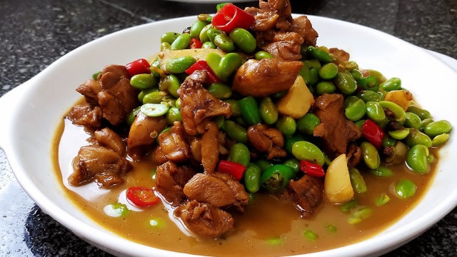 鸡腿烧毛豆的家常做法,香辣好吃又下饭