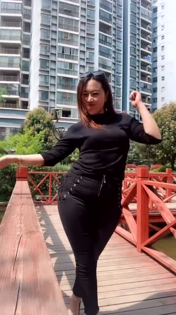 40岁的微胖女人,穿搭时尚有范,真是美