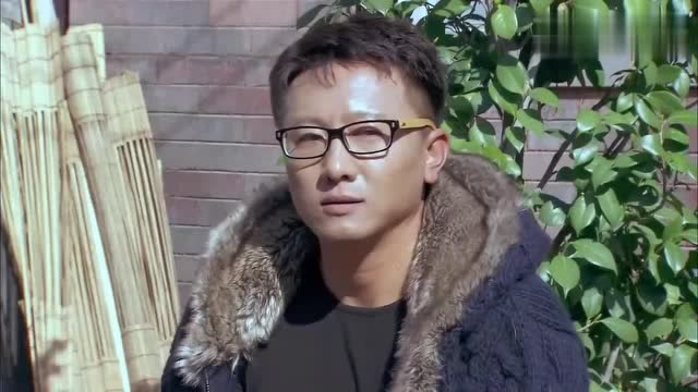 邻居也疯狂刘栋亲了李子晴引发俩家打骂之战,刘栋有点欠啊