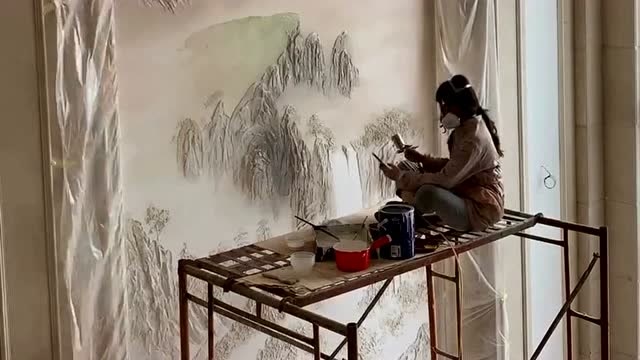 腻子工用水泥做的壁画背景,全程都是纯手工操作,这样的壁画五千贵吗?