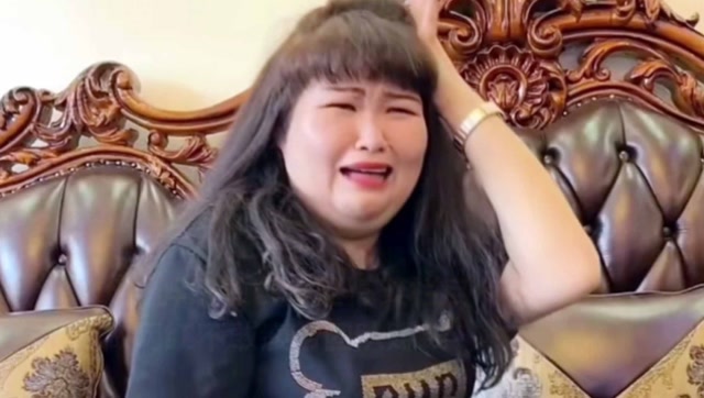 240斤胖妞直播搞笑日入上万,为做网红不敢瘦还带团队赚钱