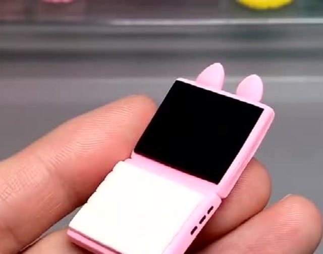 最近迷上了黏土,随手一捏就是小巧又精致的笔记本电脑,真好玩