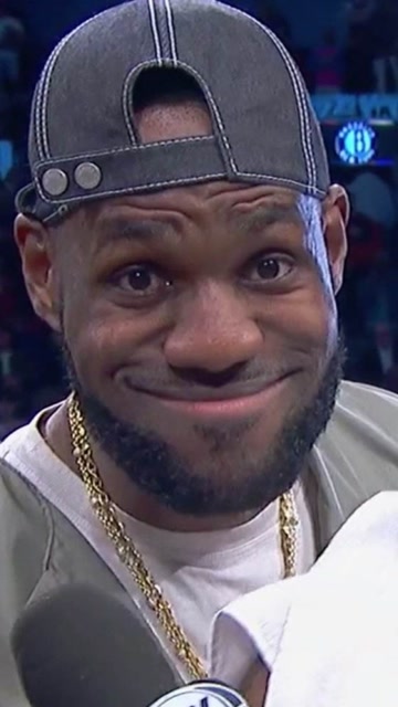 囧囧nba:太憨憨了 詹姆斯的球场迷惑行为