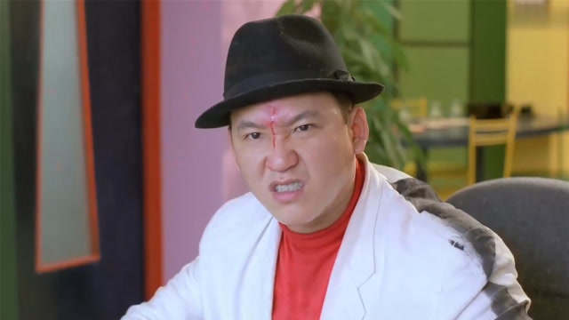 整盅王:遭殃挑战整蛊王,结果说错话,惨遭摇摇椅折磨!