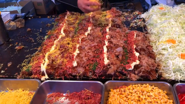 日本最火街头小吃,风味铁板烧煎饼,好吃不贵,一份只要10块钱