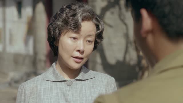 金水桥边:春花告诉卫国,妮儿写信说卫国对她的好,她不后悔