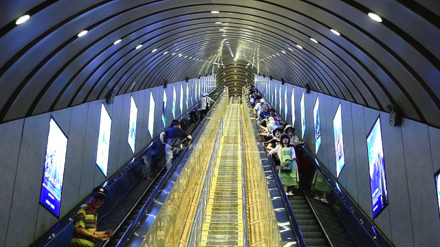 世界上最长的自动扶梯,一年拿下六个世界第一!游客:还是中国厉害