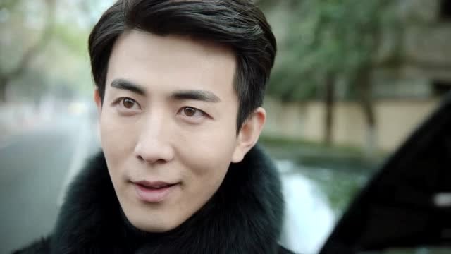 蓬莱间:项伯言看着路况,告诉紫弦这是一个好地段