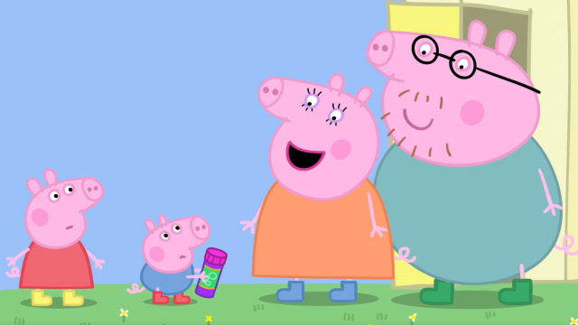 小猪佩奇和乔治给猪爸爸和猪妈妈准备了好吃的 但是他们刚回来又出门