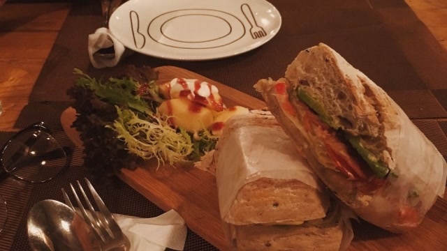 吃西餐先上面包啥意思?知道真相我怕你再也不想吃了