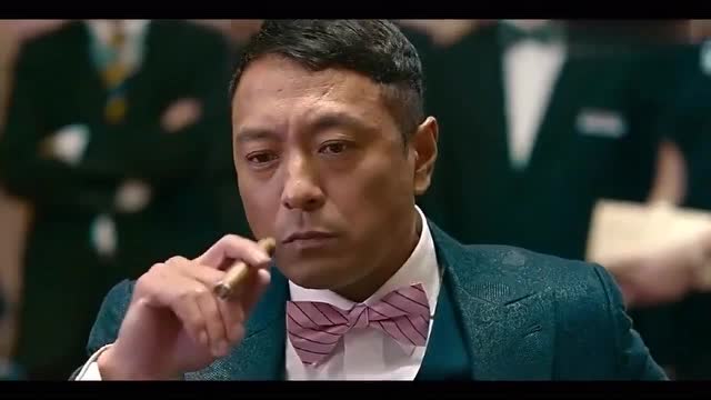 澳门风云:石一坚不愧是魔术手,手牌瞬间变同花顺,轻松完虐对手