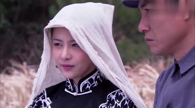 战地狮吼:赵六和杏儿成婚,地点竟是在坟前,这也太奇葩了!