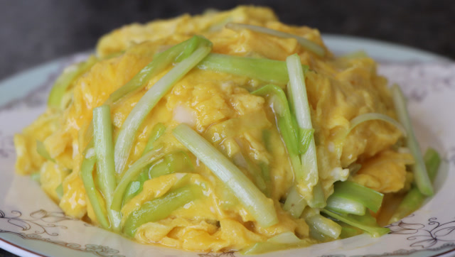 广式小炒韭黄滑蛋的做法,鲜嫩美味,在家也能做出饭店的味道