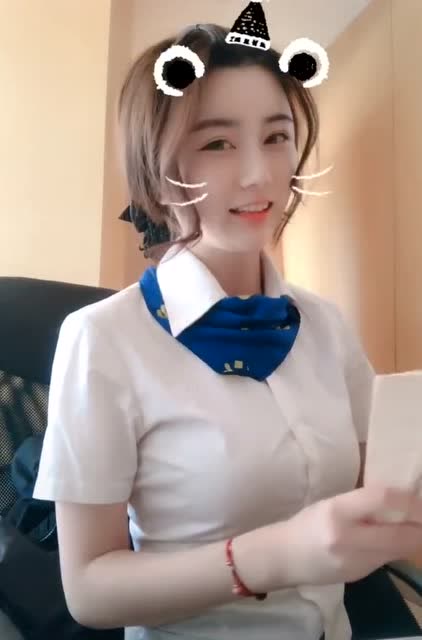 银行上班的美女,长得可真美!