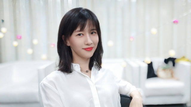 焦俊艳是她儿子干妈,两人约饭约按摩,第一网红papi酱胜过明星!