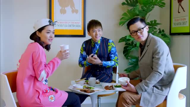 神犬小七:艾亮在大家面前说丁涵坏话,不料丁涵就站在他身后