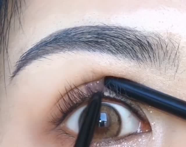 眼线胶笔画法全过程,新手宝宝看过来