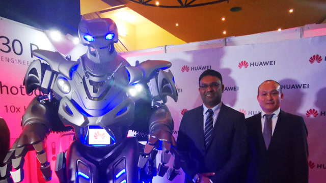 中国再一次举世瞩目,华为"5g机器人"现身,外国人赞叹不绝!