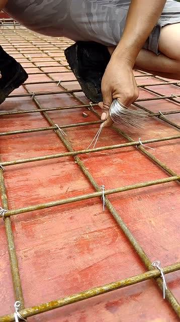 工地顺扣绑扎演示,一看这娴熟的手法,就知道有多专业了