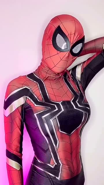 cosplay女蜘蛛侠,摘下头套那一刻,我却被她的身材吸引