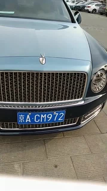 大老板的豪车座驾宾利慕容,外观大气优雅,颜色太漂亮了!
