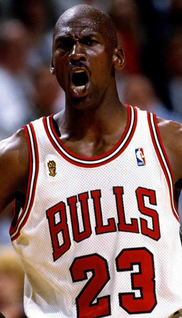 麦克丹尼尔碰撞皮蓬不忘斗嘴,乔丹为皮蓬出气,怒目相视口吐芬芳!