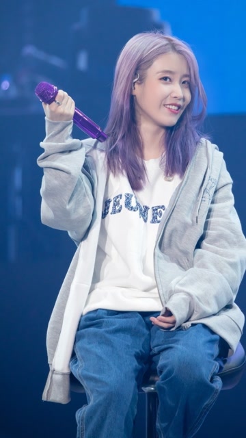 当iu的伴舞到底有多幸福? 有多少想对李俊宇动手的?