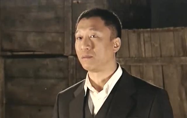 刀锋1937:孙红雷说到兄弟姐妹,不由自主的落下眼泪,真是感人