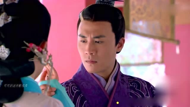 云中歌:霍婕妤想碰太子脸,怎料被孟太傅拦下摸到脉象,得知她假怀孕