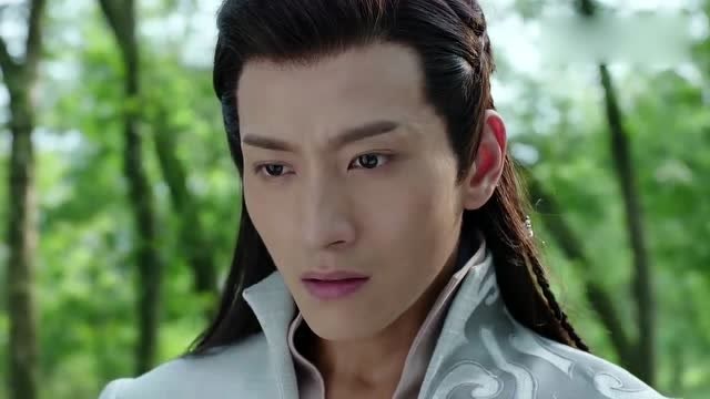 黑衣人抓住了小伙的弱点,催动了魔种生长,小伙彻底地黑化