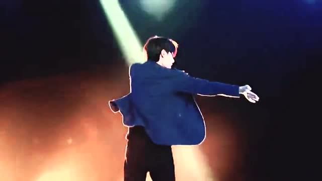 王一博这套甩头舞也就看了一百遍吧,太飒了!