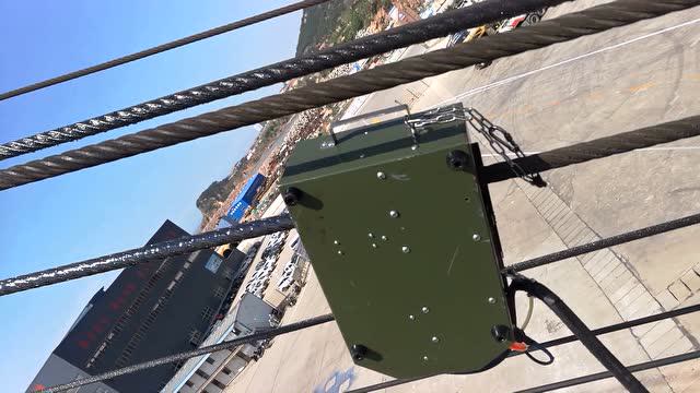 钢丝绳自动润滑保养机器人,涂油现场,山东德克斯特环保科技,遥控爬行