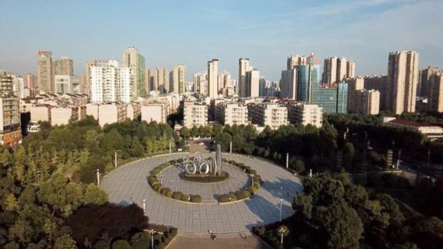 航拍衡阳市太阳广场,东西中轴线高楼鳞次栉比,尽显大城之美!