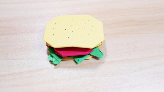 宝妈们快来折一个汉堡包给宝贝们玩吧折纸汉堡只要简单几个步骤