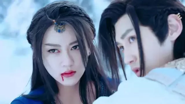 幻城:月神被火王打成重伤,临死前对皇柝深情表白,太感人了