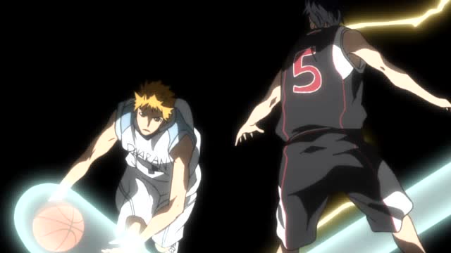 黑子的篮球:叶山动用了自己的全部实力,伊月根本拦不下他