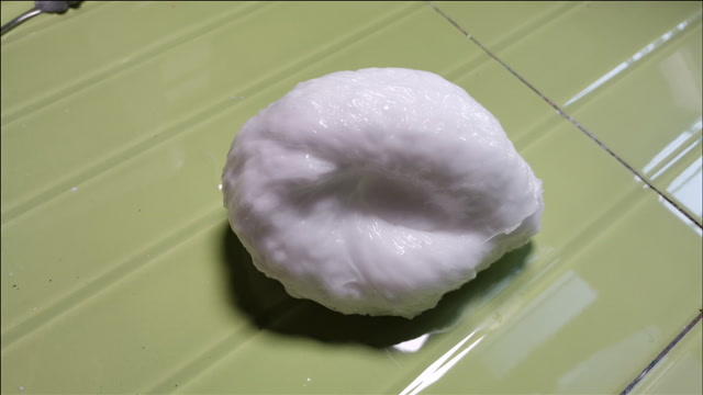 自制白色史莱姆无硼砂无色素无白胶戳者治愈q弹好玩不粘手