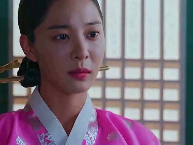 哲仁王后:娘娘打着维持友谊的名义靠近尚宫,对方以为娘娘要宣示主权
