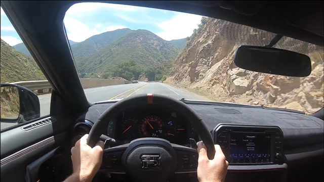 日产gtr第一视角驾驶感受一下加速和声浪