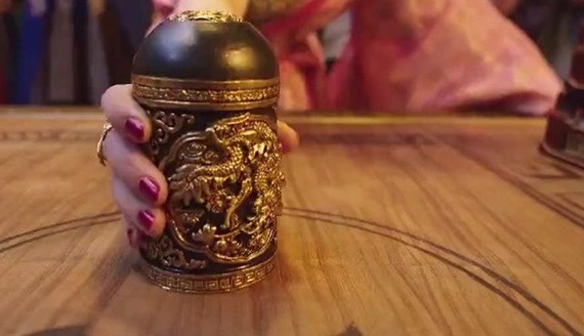 两大筛盅女王巅峰对决,招招致命,你觉得谁更大一点呢!