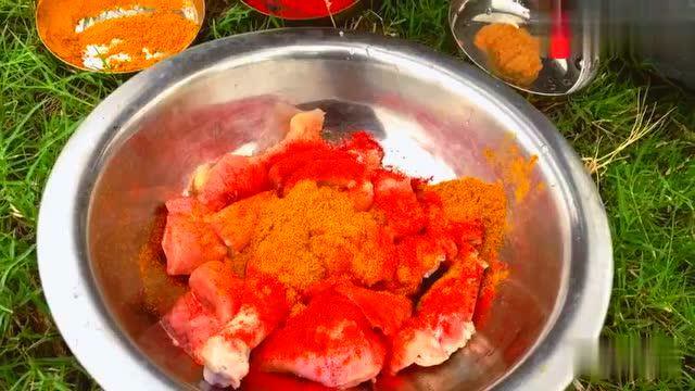 印度美食:野外鹅卵石烤肉,你肯定没见过吧,三哥也太会享受!