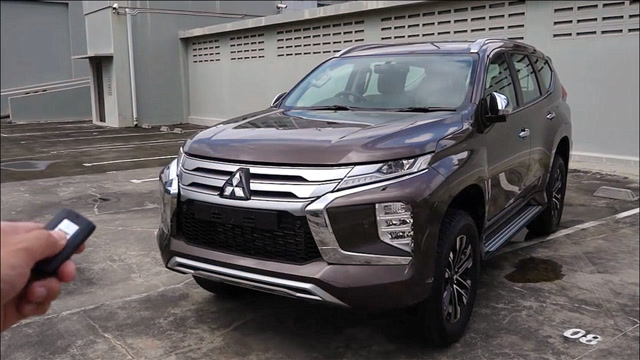 按下2021款三菱帕杰罗sport的钥匙,看到内饰后给个不喜欢的理由