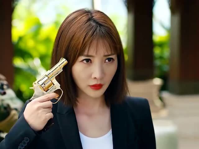 很多时候生存靠的不仅是实力,更多的是运气,柳岩首次出演"女保镖"太