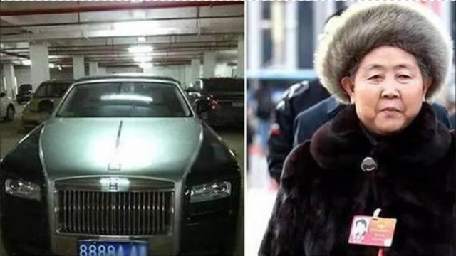 车库豪车成堆但唯独喜欢这辆,车牌更加亮眼