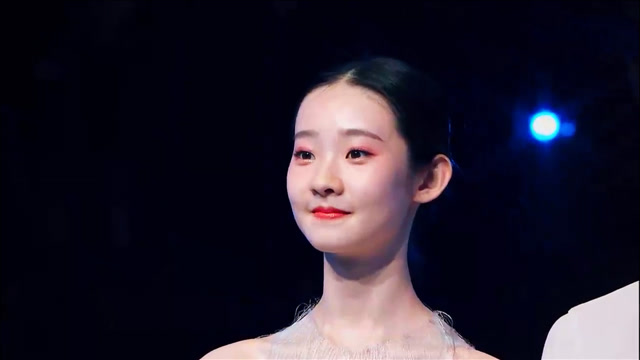 舞蹈风暴:高级脸张艺凡就是美!扬扬:你站在那里我们就会爱上你