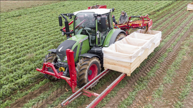 这款单排胡萝卜收割机,以其坚固的结构和出色的收割性能而闻名